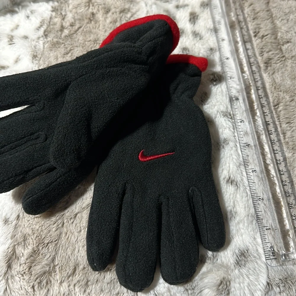 NIKE youth warm black red gloves size 8/20